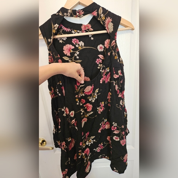Cold Shoulder Floral Dress - Picture 2 of 6